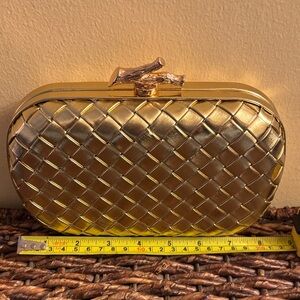 Chic Gold Woven Clutch with Unique Clasp